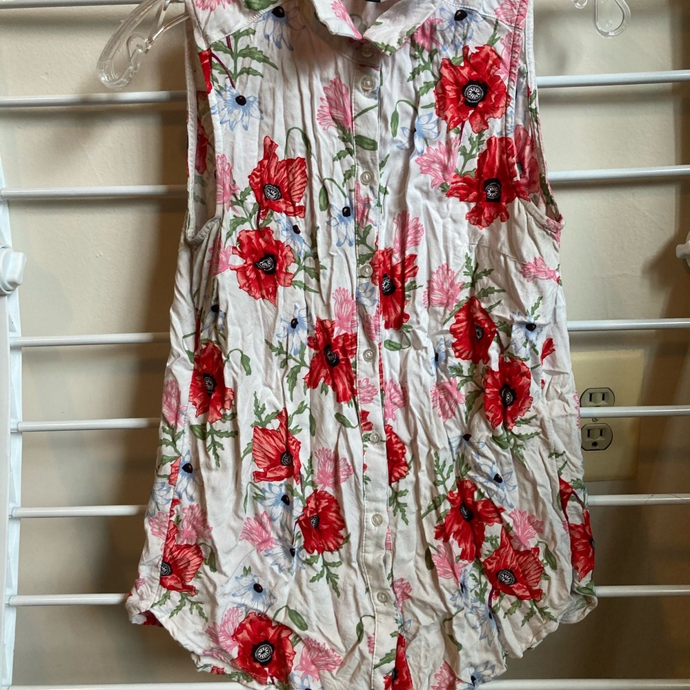 Floral Sleeveless Button-Up Top - Red and White